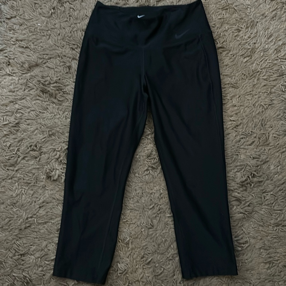 Women’s Nike Dry fit workout leggings. Size XS. Black. Great condition